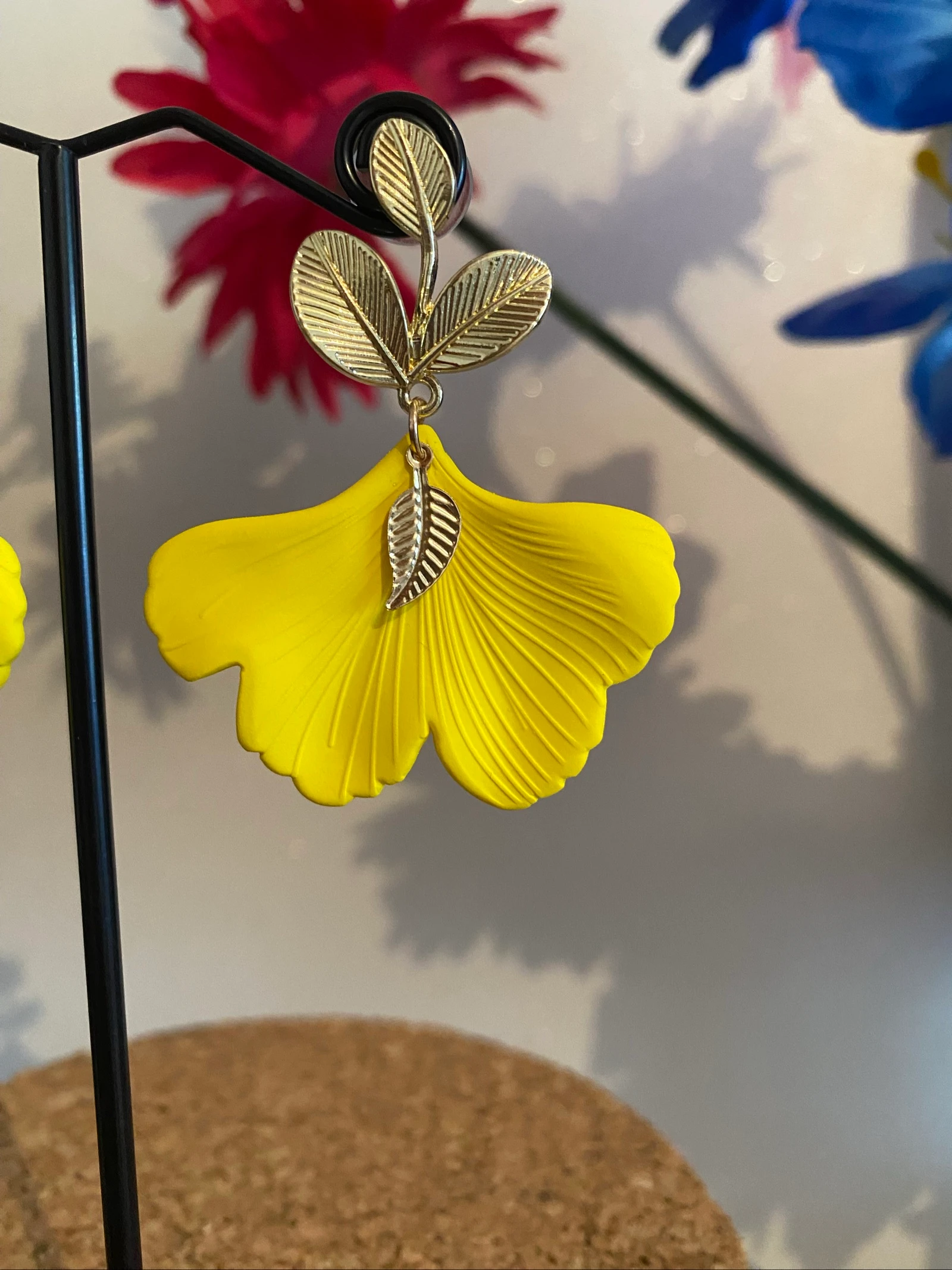 Brincos de folha de gingko amarela – photo 3